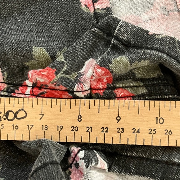 City Streets women’s size 13 black/ Pink Floral Jean “Classic shorty” Shorts - Picture 10 of 16